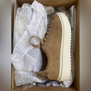 Steve Madden Charlie Taupe Suede Lace Up Rounded Toe Fashion Low Top Sneakers